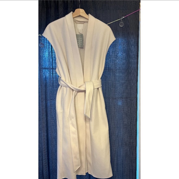 H&M vest jacket. Soft and heavy. - Picture 1 of 5